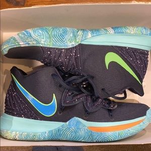 Nike Kyrie V “UFO” NEW Men’s 12
